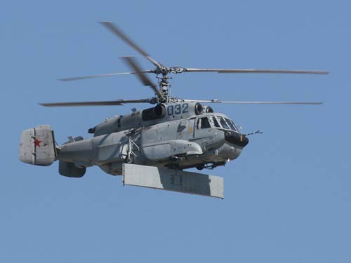 Máy bay trực thăng cảnh báo sớm Ka-31 do Nga chế tạo, phía dưới có radar cảnh báo sớm OKO hình chữ nhật.